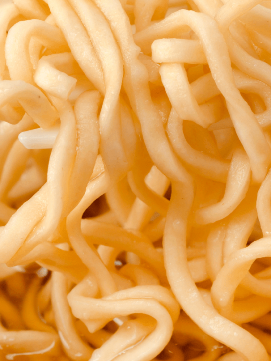 White bowl filled with ramen noodles and text overlay that says the best gluten free ramen noodle brands to buy